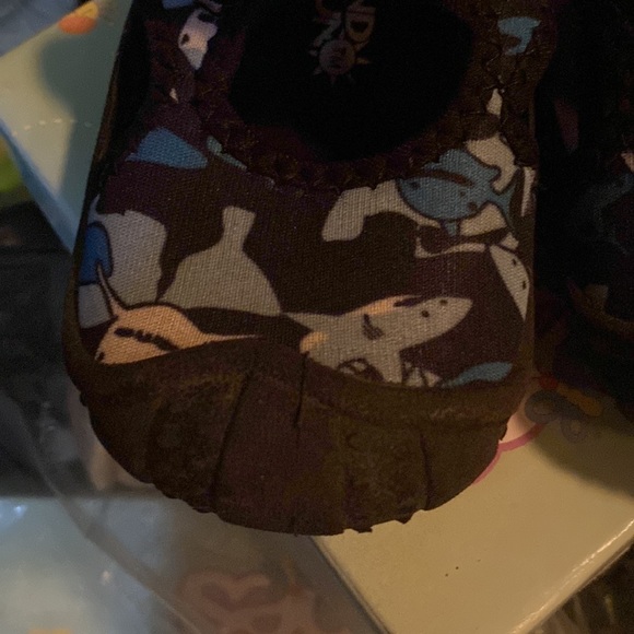 2 pairs of blue and black, brown and beige water shoes - Picture 7 of 7